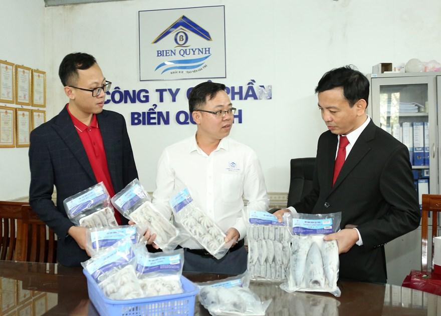 Agribank chủ động và tích cực triển khai các chương trình tín dụng ưu đãi hỗ trợ khách hàng. Agribank chủ động và tích cực triển khai các chương trình tín dụng ưu đãi hỗ trợ khách hàng.