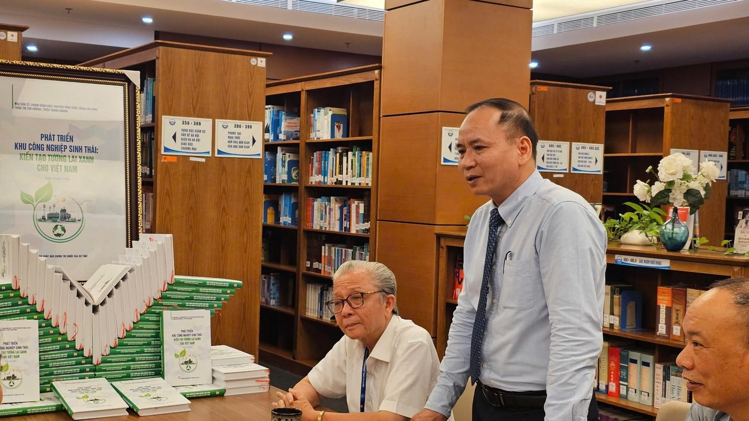 Ông Trịnh Ngọc Cường, nguyên Giám đốc Thư viện Quốc hội chia sẻ tại lễ trao tặng sách. Ông Trịnh Ngọc Cường, nguyên Giám đốc Thư viện Quốc hội chia sẻ tại lễ trao tặng sách.