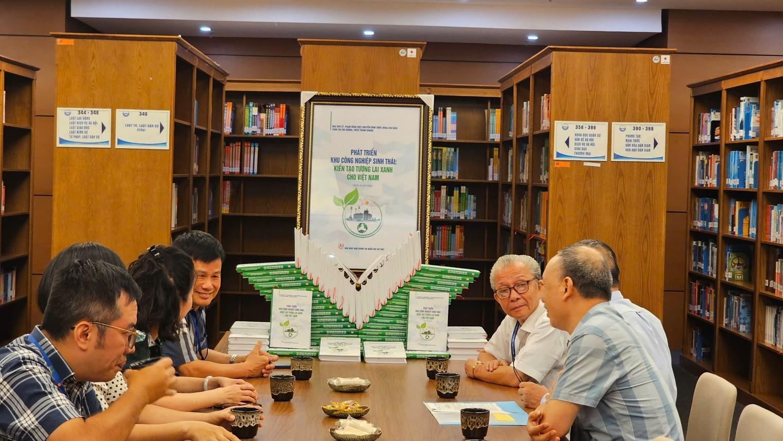 Quang cảnh buổi lễ trao tặng sách Phát triển Khu công nghiệp sinh thái: Kiến tạo tương lai xanh cho Việt Nam” tại Thư viện Quốc hội. Quang cảnh buổi lễ trao tặng sách Phát triển Khu công nghiệp sinh thái: Kiến tạo tương lai xanh cho Việt Nam” tại Thư viện Quốc hội.