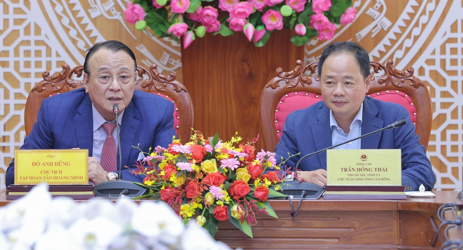 Chủ tịch Tập đoàn Tân Hoàng Minh, ông Đỗ Anh Dũng (bên trái), tại buổi làm việc. (Ảnh: Báo Lâm Đồng) Chủ tịch Tập đoàn Tân Hoàng Minh, ông Đỗ Anh Dũng (bên trái), tại buổi làm việc. (Ảnh: Báo Lâm Đồng)