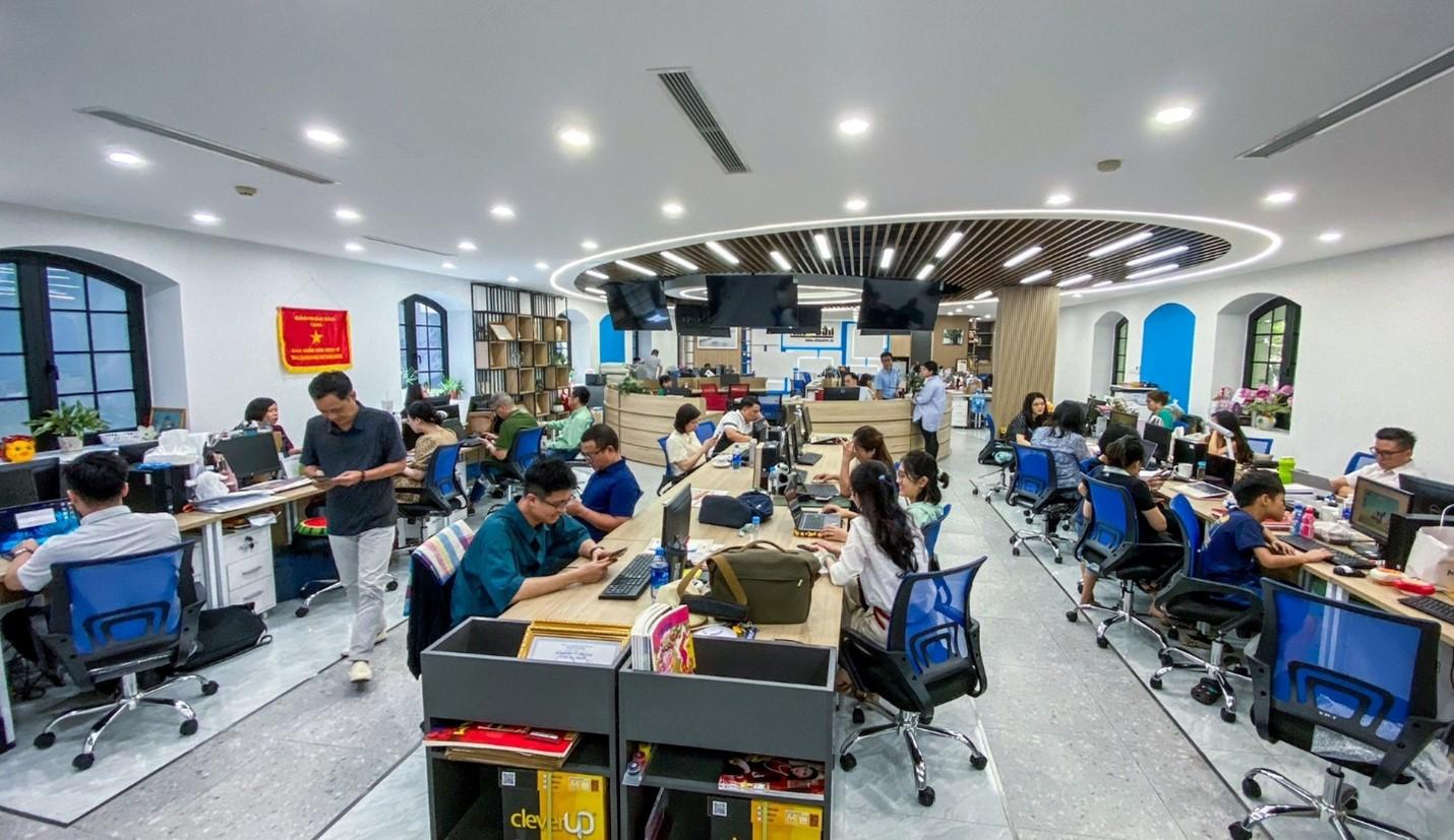 Các cơ quan báo chí đang tái cấu trúc tổ chức theo hướng tinh gọn, hiệu quả và linh hoạt hơn. (Ảnh: Báo Nhân dân) Các cơ quan báo chí đang tái cấu trúc tổ chức theo hướng tinh gọn, hiệu quả và linh hoạt hơn. (Ảnh: Báo Nhân dân)
