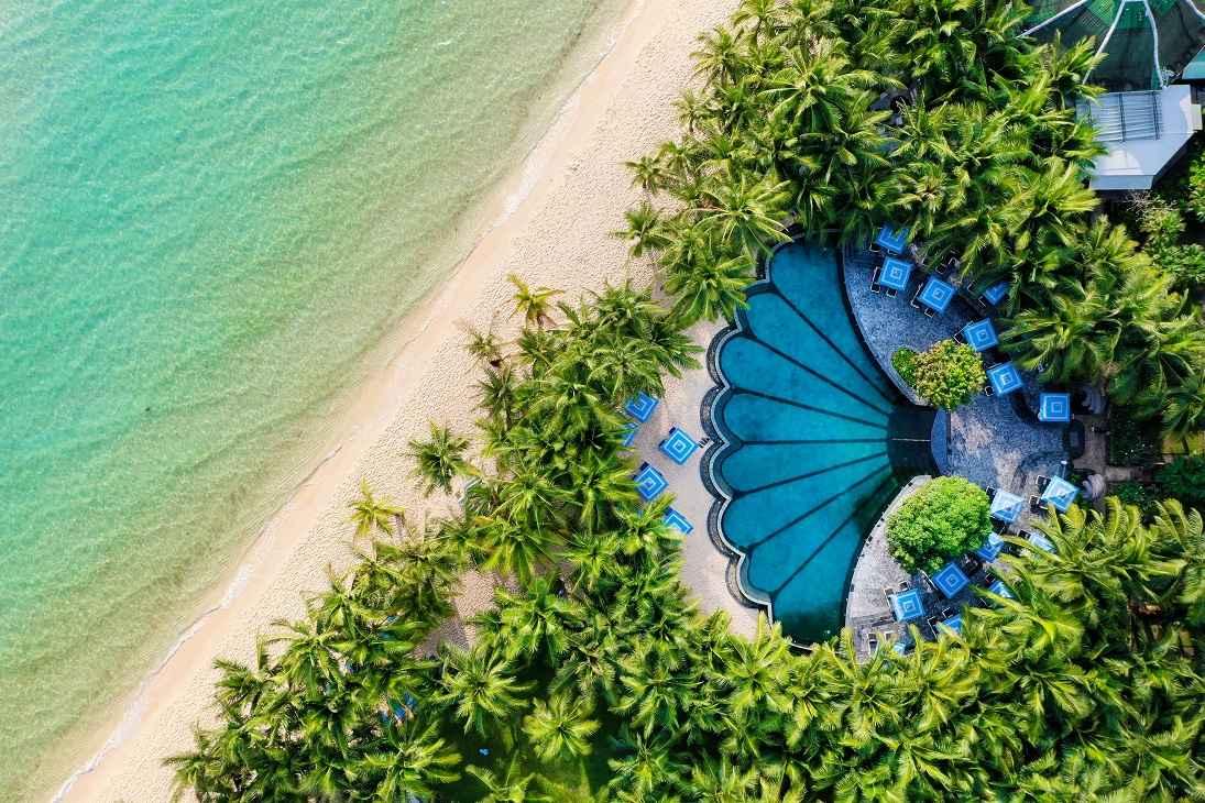Bể bơi con sò tại JW Marriott Phu Quoc Emerald Bay là một trong những điểm check in mang tính biểu tượng nhất Phú Quốc. Bể bơi con sò tại JW Marriott Phu Quoc Emerald Bay là một trong những điểm check in mang tính biểu tượng nhất Phú Quốc.