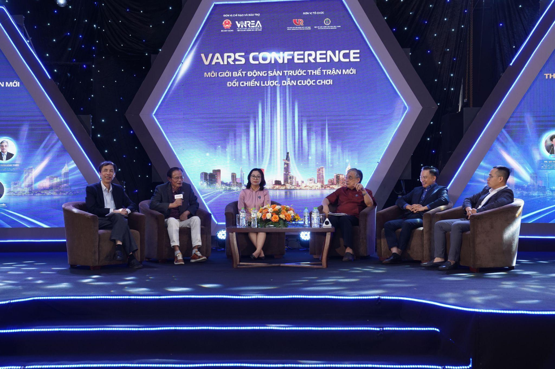 Môi giới bất động sản trước thời cơ bứt phá: Từ “người gác cửa” đến lực lượng dẫn dắt thị trường - ảnh 1 Môi giới bất động sản trước thời cơ bứt phá: Từ “người gác cửa” đến lực lượng dẫn dắt thị trường - ảnh 1