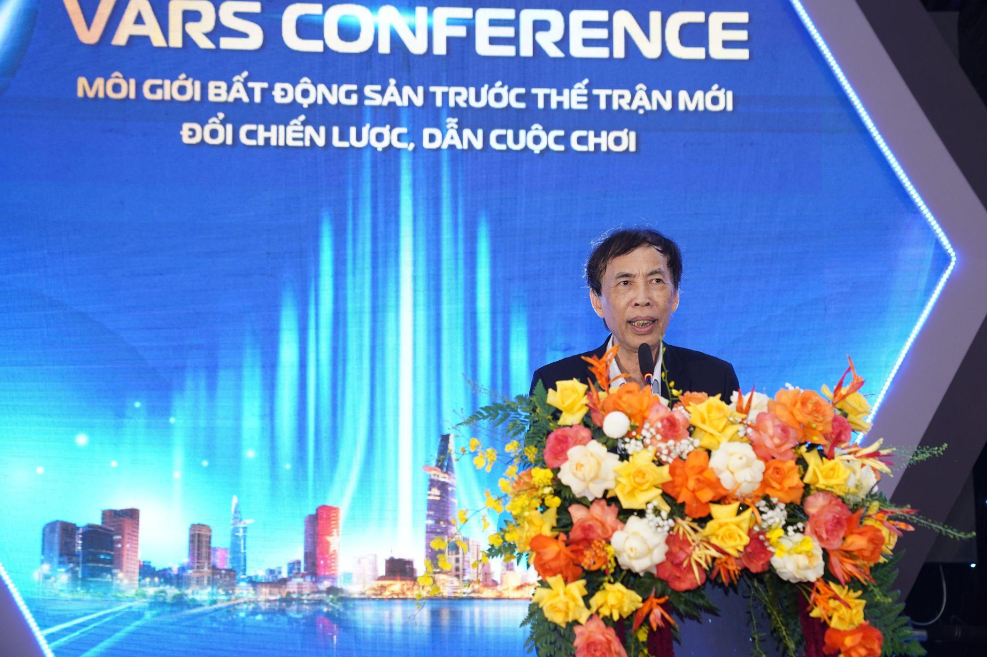 TS. Võ Trí Thành trình bày tham luận tại sự kiện. TS. Võ Trí Thành trình bày tham luận tại sự kiện.