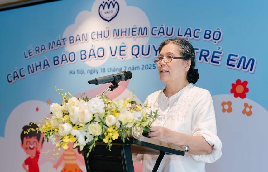Chủ tịch Hội Bảo vệ Quyền trẻ em Việt Nam Nguyễn Thị Thanh Hòa phát biểu tại lễ ra mắt Câu lạc bộ Các nhà báo bảo vệ quyền trẻ em. Chủ tịch Hội Bảo vệ Quyền trẻ em Việt Nam Nguyễn Thị Thanh Hòa phát biểu tại lễ ra mắt Câu lạc bộ Các nhà báo bảo vệ quyền trẻ em.