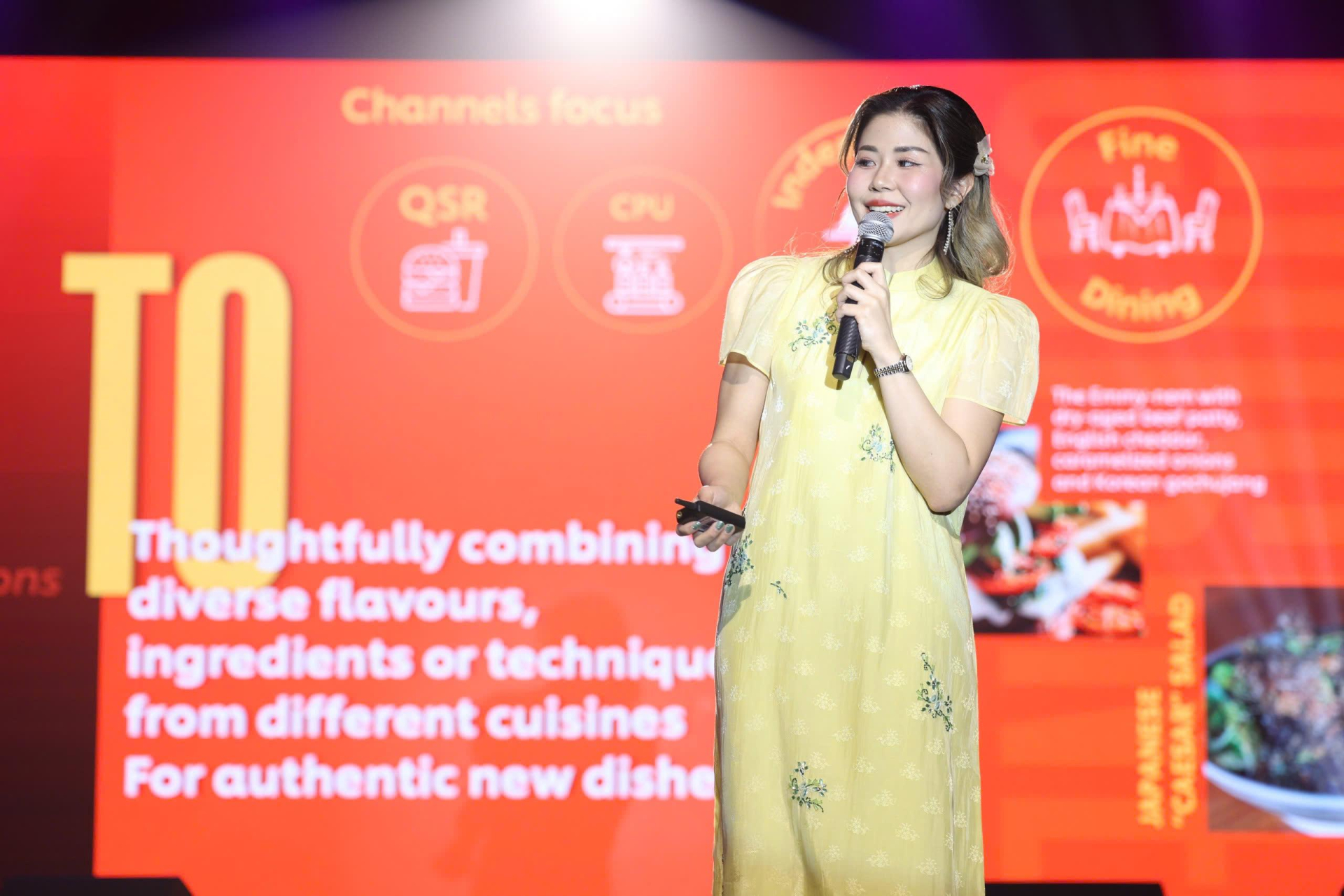 Bà Preeyaporn Jareonlarp - Giám đốc Marketing UFS Việt Nam tại sự kiện. Bà Preeyaporn Jareonlarp - Giám đốc Marketing UFS Việt Nam tại sự kiện.