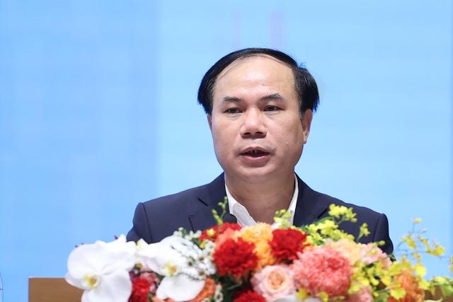 Thứ trưởng Bộ Xây dựng Nguyễn Văn Sinh phát biểu tại Hội nghị tháo gỡ khó khăn, thúc đẩy phát triển nhà ở xã hội. (Ảnh: Báo Chính phủ)