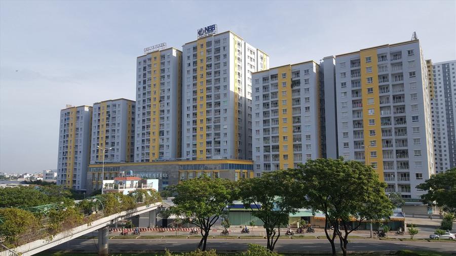 Nhà ở thương mại còn có tên gọi khác là chung cư thương mại, mục đích xây dựng bán hoặc cho thuê trong thời gian dài Nhà ở thương mại còn có tên gọi khác là chung cư thương mại, mục đích xây dựng bán hoặc cho thuê trong thời gian dài