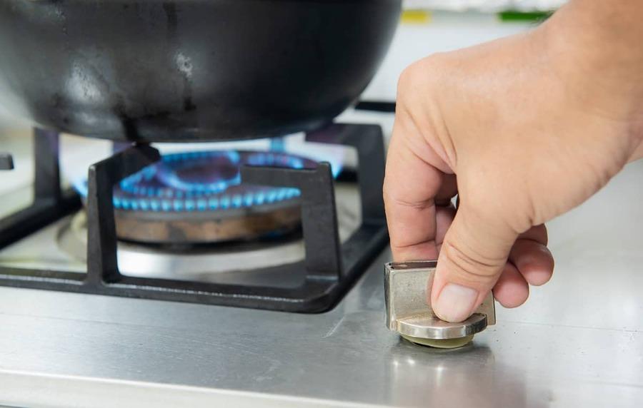 Dùng bếp gas để nổi lửa trong ngày nhập trạch