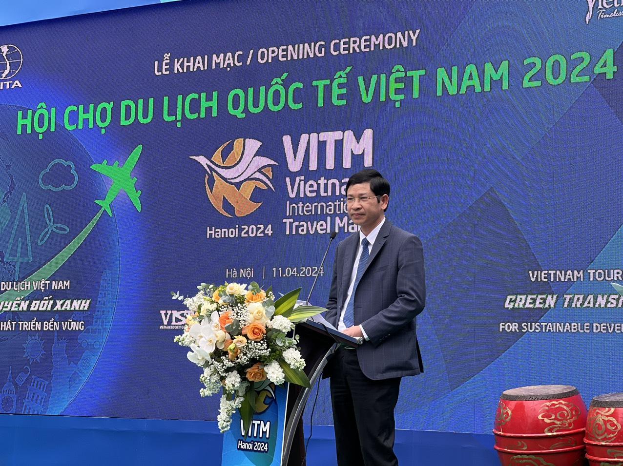 Thứ trưởng Bộ VHTTD Hồ An Phong phát biểu khai mạc hội chợ.