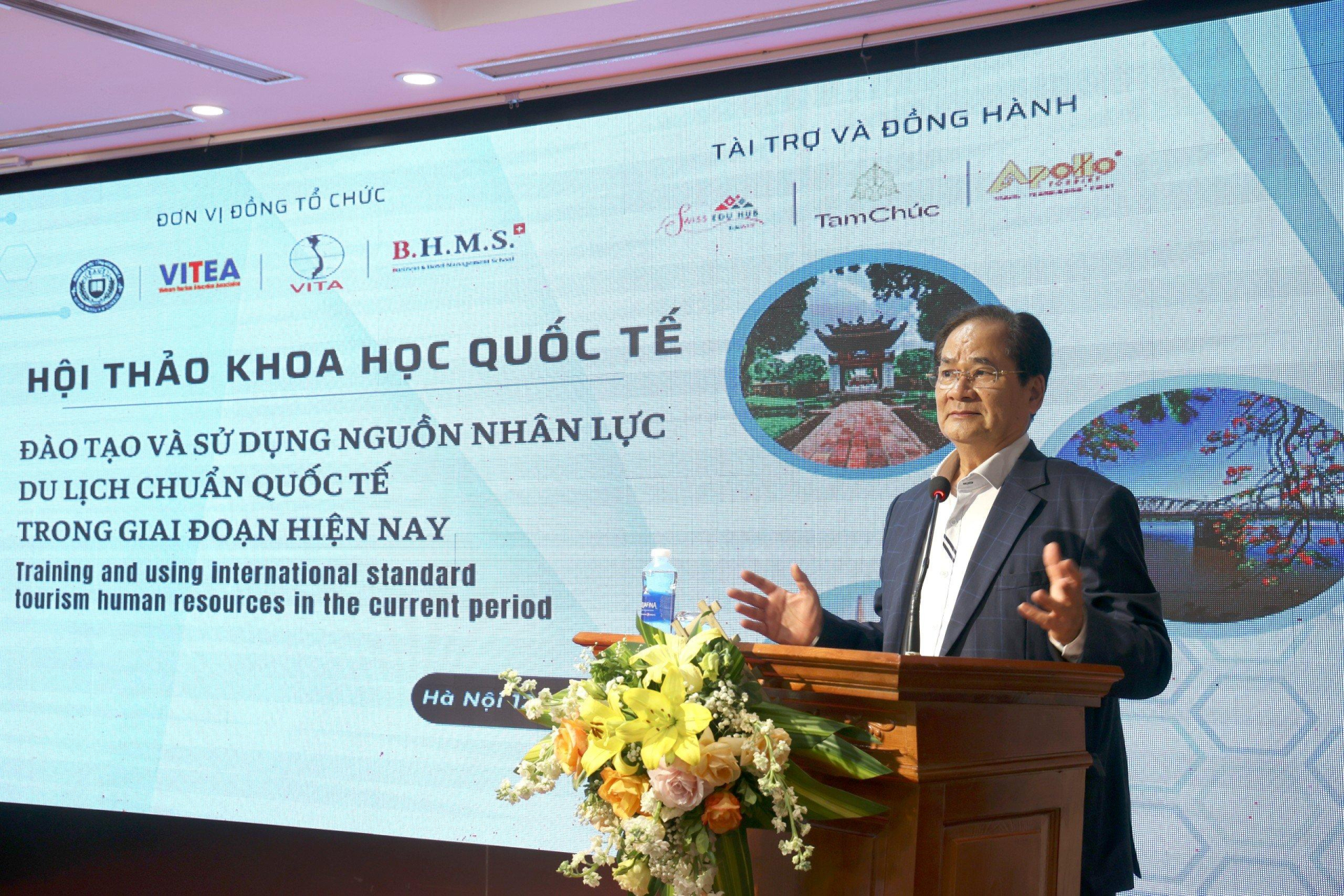 GS.TS Đào Mạnh Hùng, Chủ tịch Liên chi hội đào tạo du lịch Việt Nam phát biểu đề dẫn Hội thảo.