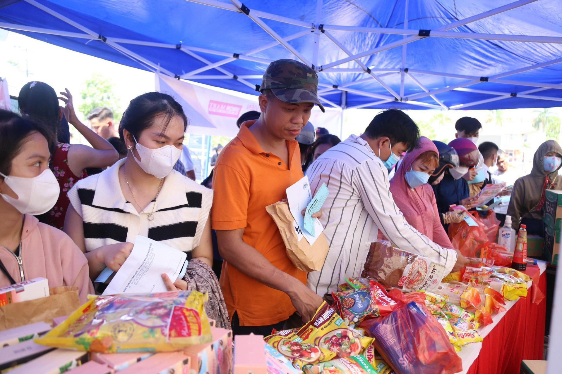 Rất đông thanh niên công nhân đến tham gia Ngày hội.