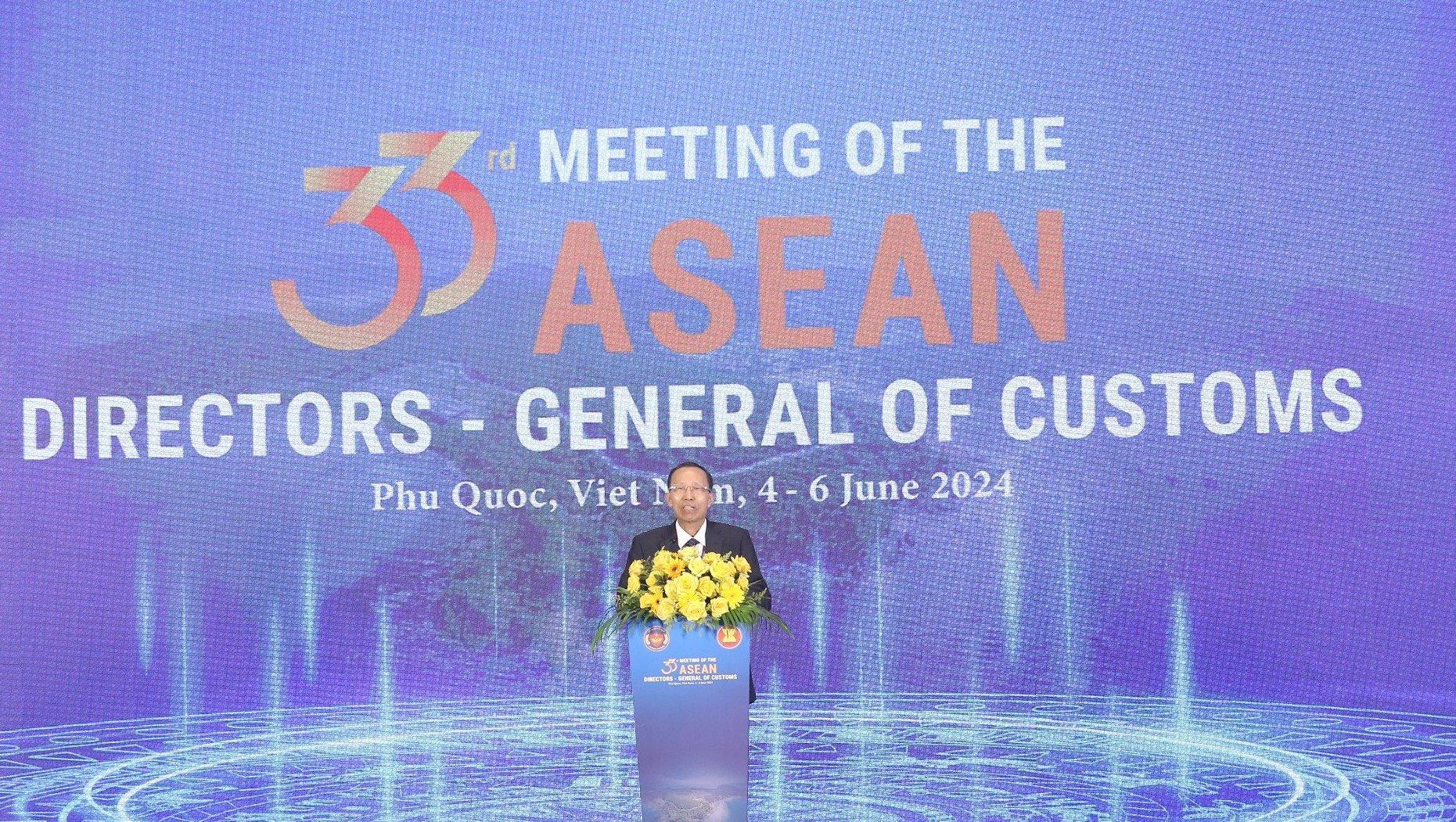 Tổng cục trưởng Tổng cục Hải quan Nguyễn Văn Cẩn phát biểu khai mạc hội nghị.