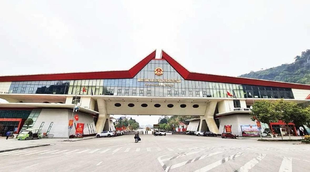 Cửa khẩu quốc tế Hữu Nghị, Cao Lộc (Lạng Sơn).