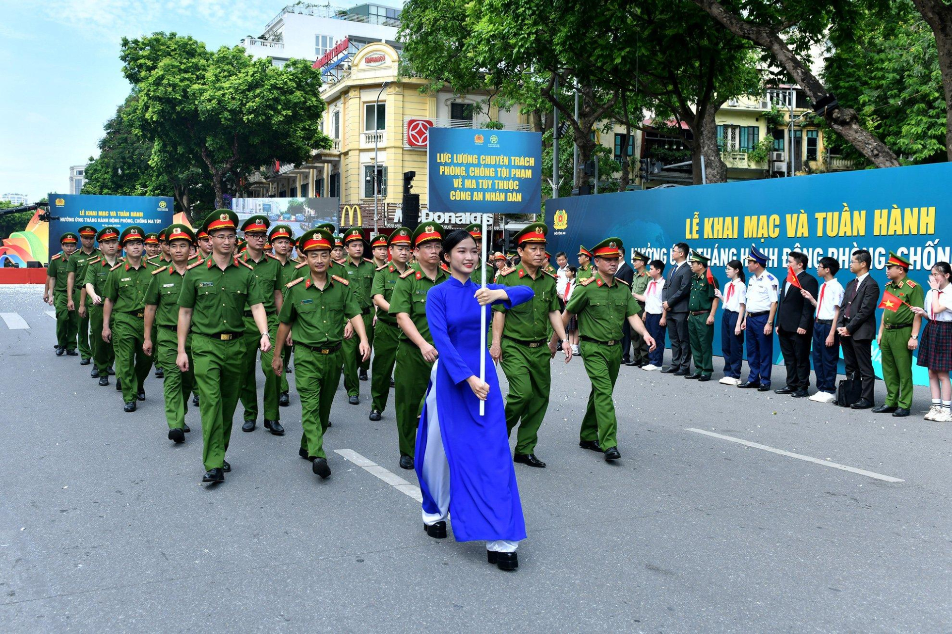 Lực lượng chuyên trách phòng, chống tội phạm về ma túy Bộ Công an tham gia diễu hành.