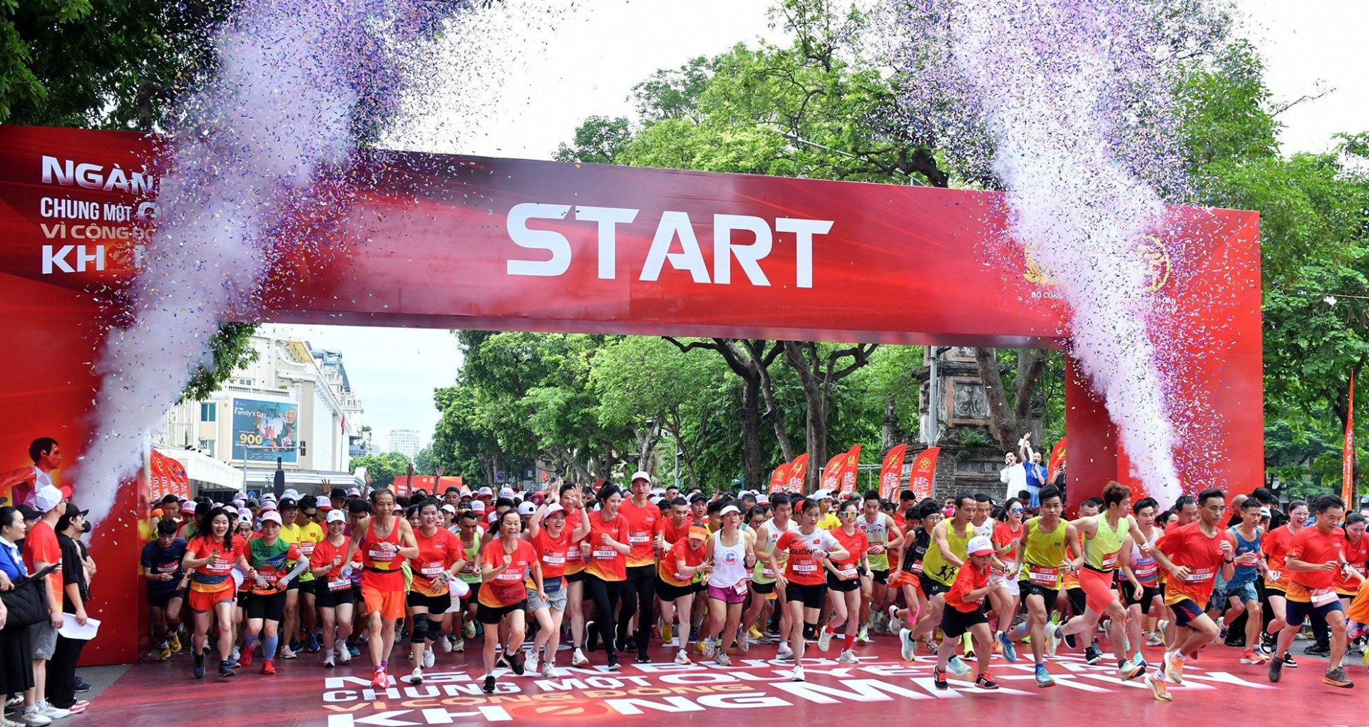 Hơn 2.000 người tham gia giải chạy do C04 (Bộ Công an) và UBND TP. Hà Nội tổ chức.