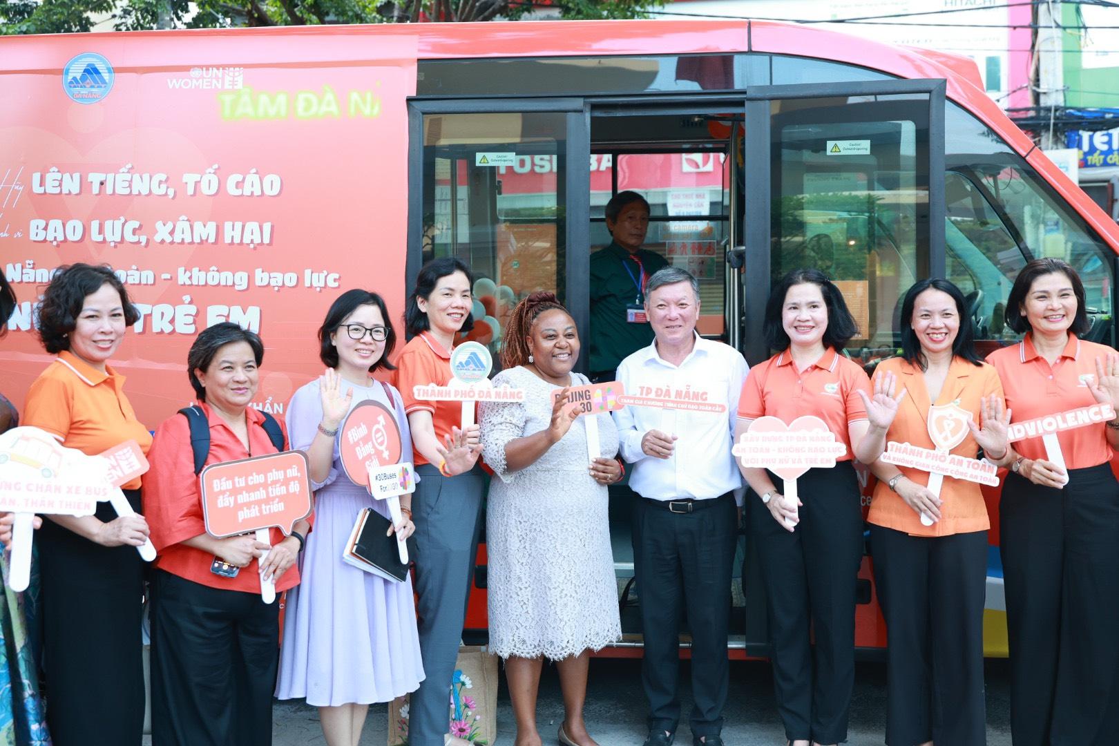 Chuyến xe buýt đầu tiên của chiến dịch đã xuất phát từ TP. Đà Nẵng với sự phối hợp thực hiện của Hội LHPN Đà Nẵng.