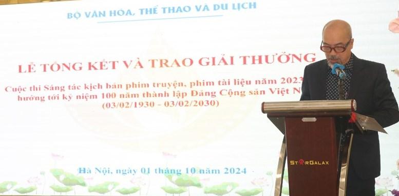 Cục trưởng Cục Điện ảnh Vi Kiến Thành phát biểu tại lễ trao giải cuộc thi.