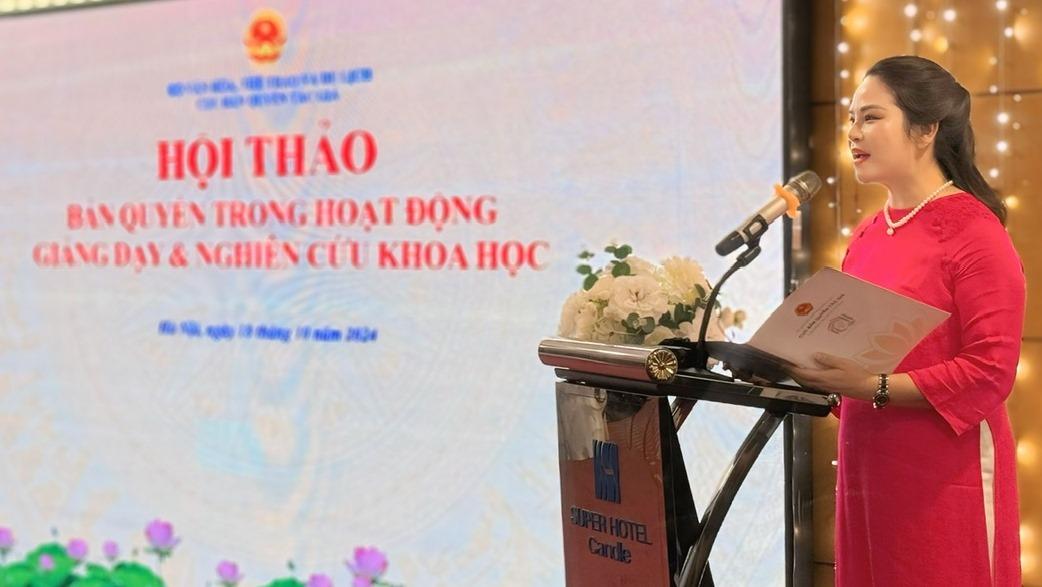 Bà Phạm Thị Kim Oanh, Phó Cục trưởng Cục Bản quyền tác giả phát biểu tại hội thảo.