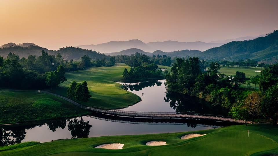 Bà Nà Hills Golf Club là một trong những sân golf đẳng cấp thế giới tại miền Trung bên cạnh Laguna Golf Lăng Cô và Montgomerie Links.