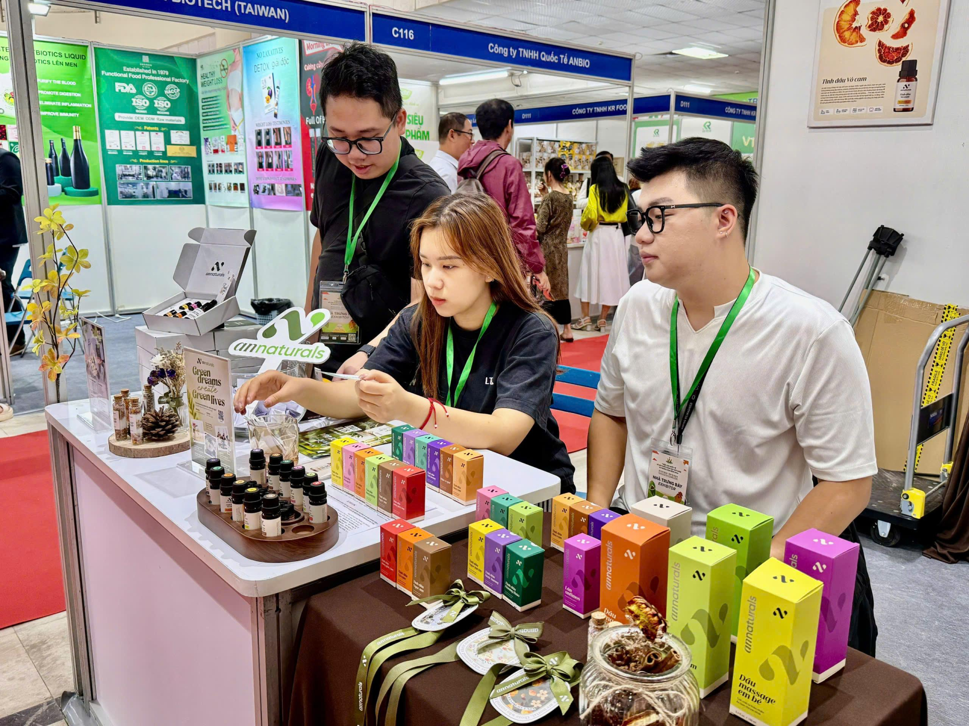 Wellness Expo 2024 có quy mô hơn 4.000 m2, quy tụ hơn 100 doanh nghiệp Việt Nam và nước ngoài, mang đến đa dạng các sản phẩm chất lượng.