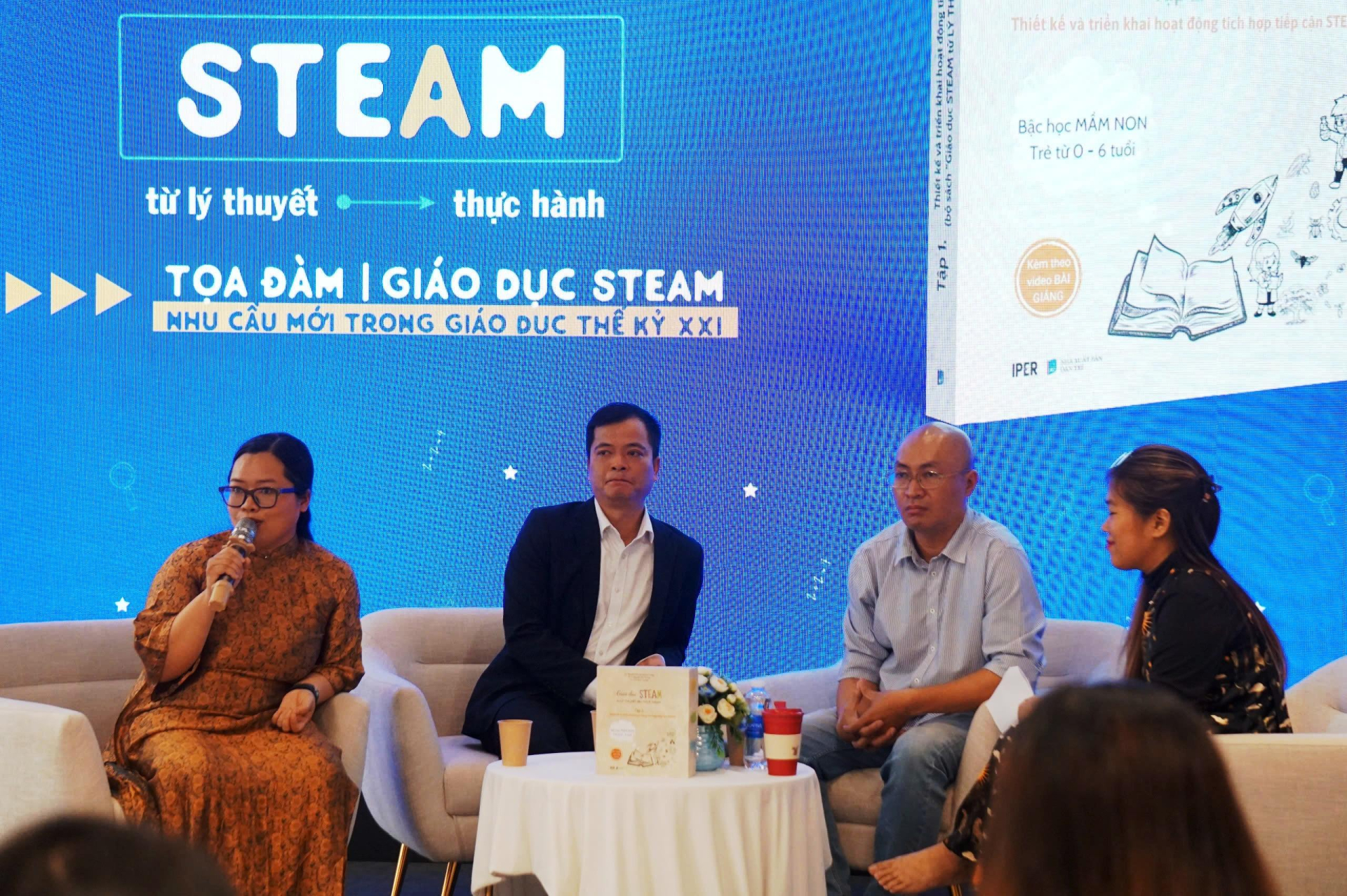 Các đại biểu chia sẻ tại tọa đàm giáo dục STEAM.