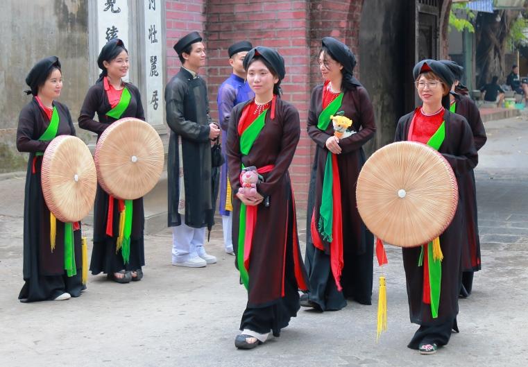 Tour du lịch “Tập làm người Kinh Bắc” vừa được ra mắt, nhằm giới thiệu làng cổ Thổ Hà (xã Vân Hà, thị xã Việt Yên, tỉnh Bắc Giang) trở thành điểm đến tiêu biểu của du lịch Bắc Giang.