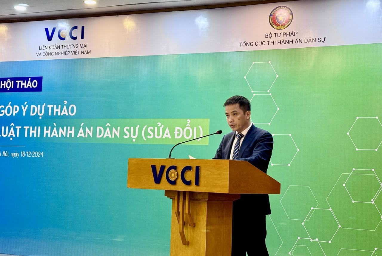 Ông Đậu Anh Tuấn - Phó Tổng thư ký, Trưởng Ban Pháp chế VCCI phát biểu tại hội thảo.