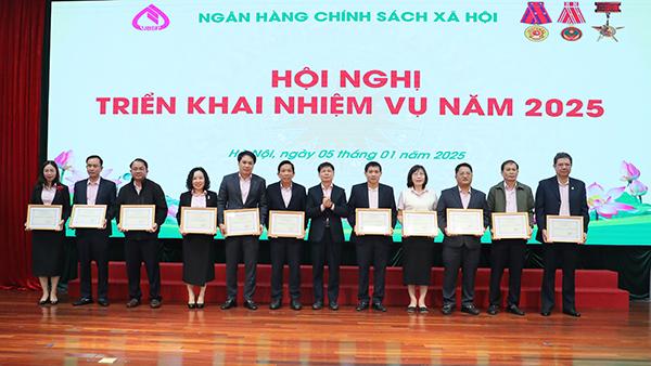 Các đơn vị đạt danh hiệu xuất sắc Nhất các chuyên đề thi đua năm 2024.