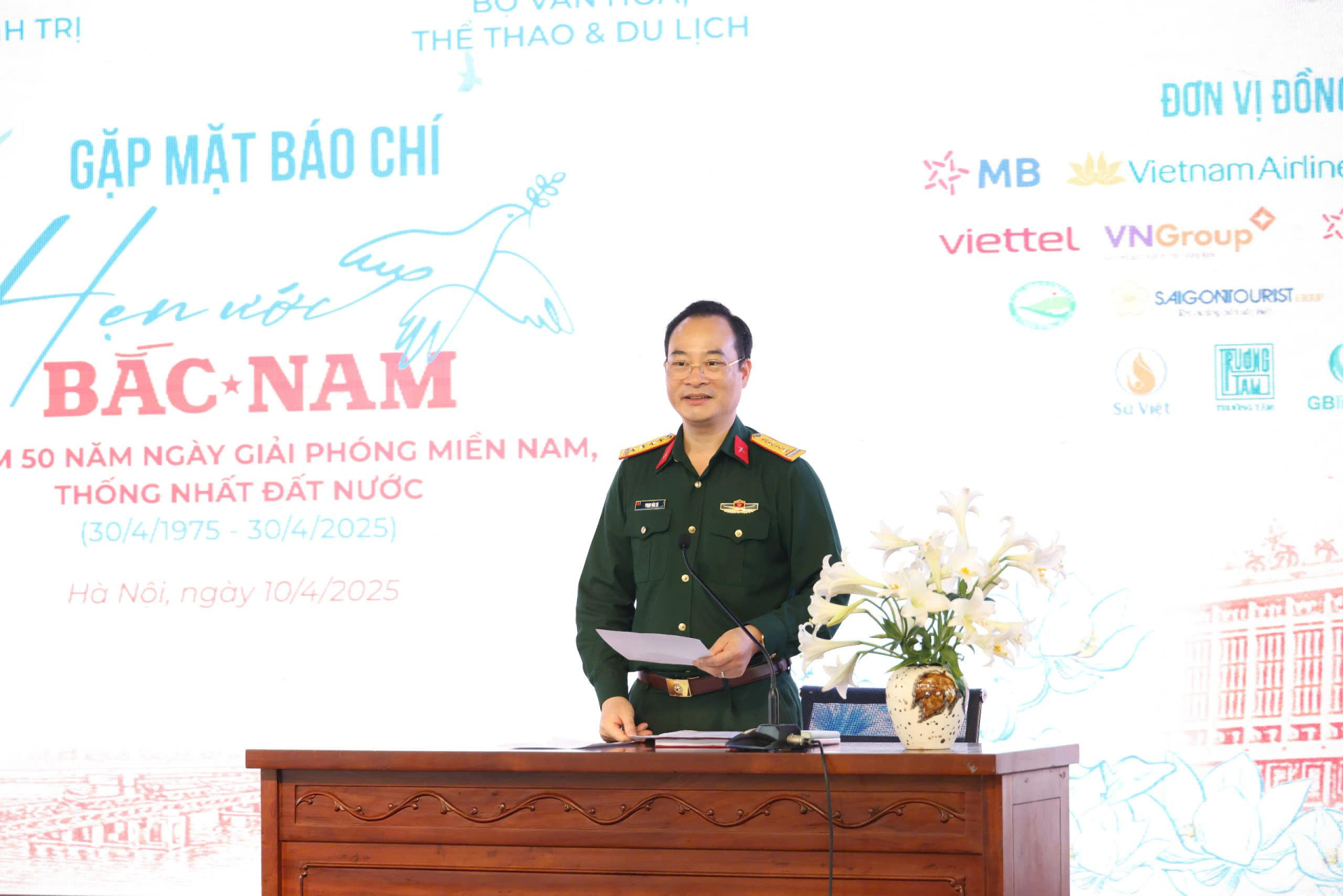 Đại tá Phạm Văn Tú - Giám đốc Trung tâm PT-TH Quân đội phát biểu tại họp báo. Đại tá Phạm Văn Tú - Giám đốc Trung tâm PT-TH Quân đội phát biểu tại họp báo.