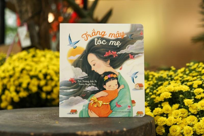 Tập thơ “Trắng mây tóc mẹ” của tác giả Trương Anh Tú. Tập thơ “Trắng mây tóc mẹ” của tác giả Trương Anh Tú.