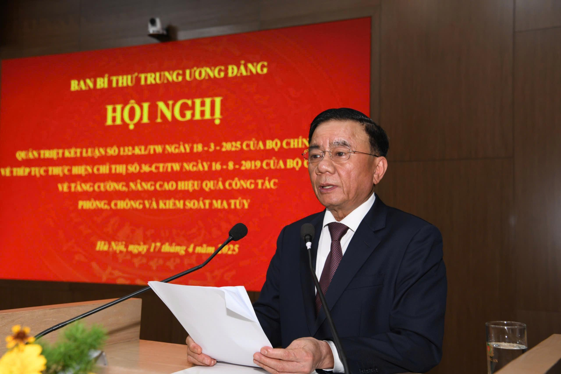 Thường trực Ban Bí thư Trần Cẩm Tú . Thường trực Ban Bí thư Trần Cẩm Tú .