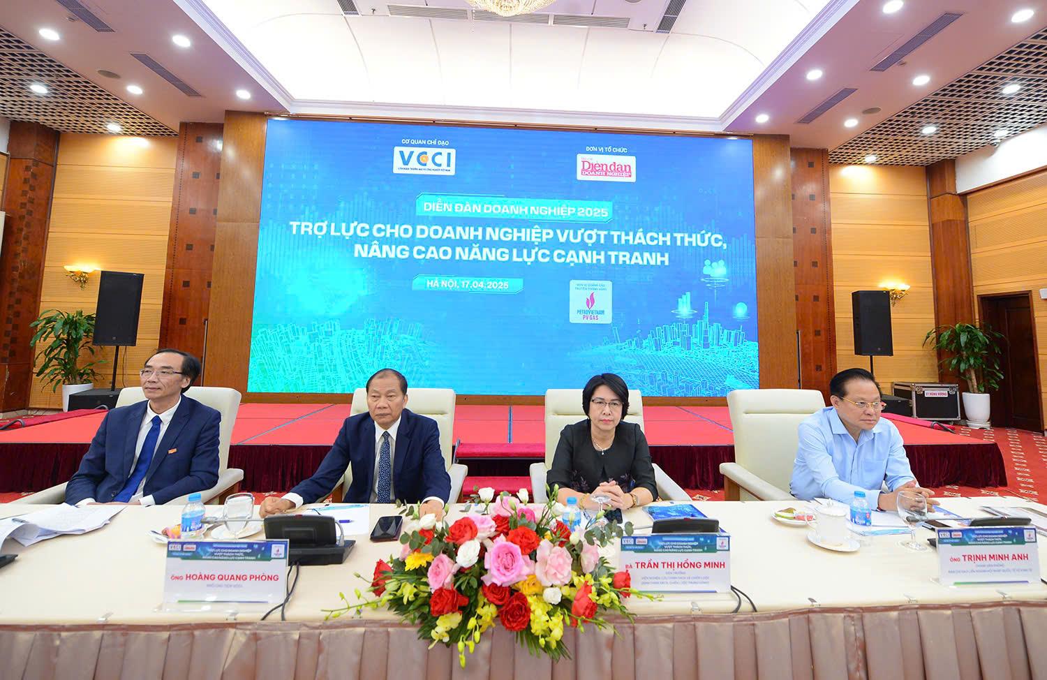 Diễn đàn gợi mở giải pháp, kiến nghị để nhận diện những trợ lực quan trọng cho doanh nghiệp vượt qua những khó khăn thách thức. Diễn đàn gợi mở giải pháp, kiến nghị để nhận diện những trợ lực quan trọng cho doanh nghiệp vượt qua những khó khăn thách thức.
