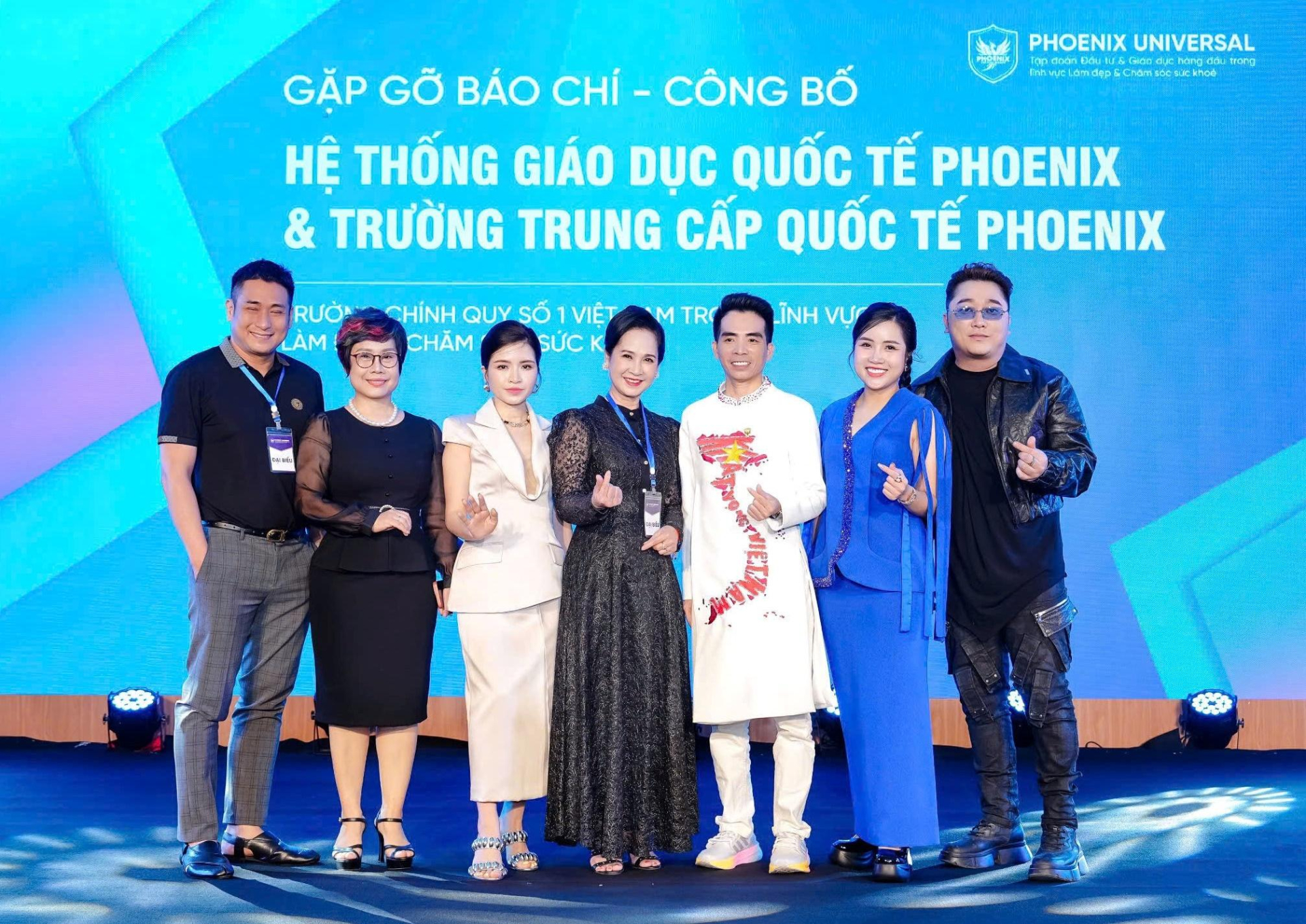Sự kiện có sự góp mặt của nhiều gương mặt nổi tiếng như NSND Lan Hương, Diễn viên Minh Tiệp, NS Dương Trường Giang, ca sỹ Yanbi. Sự kiện có sự góp mặt của nhiều gương mặt nổi tiếng như NSND Lan Hương, Diễn viên Minh Tiệp, NS Dương Trường Giang, ca sỹ Yanbi.