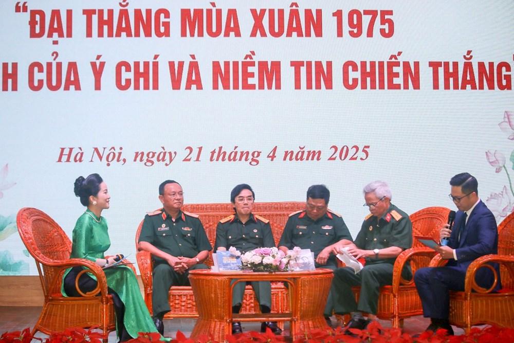 Các đại biểu tham gia giao lưu tại tọa đàm. Các đại biểu tham gia giao lưu tại tọa đàm.