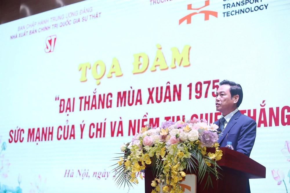 TS Nguyễn Công Dũng, Ủy viên Hội đồng Biên tập - Xuất bản, Nhà xuất bản Chính trị quốc gia Sự thật phát biểu tại tọa đàm. TS Nguyễn Công Dũng, Ủy viên Hội đồng Biên tập - Xuất bản, Nhà xuất bản Chính trị quốc gia Sự thật phát biểu tại tọa đàm.