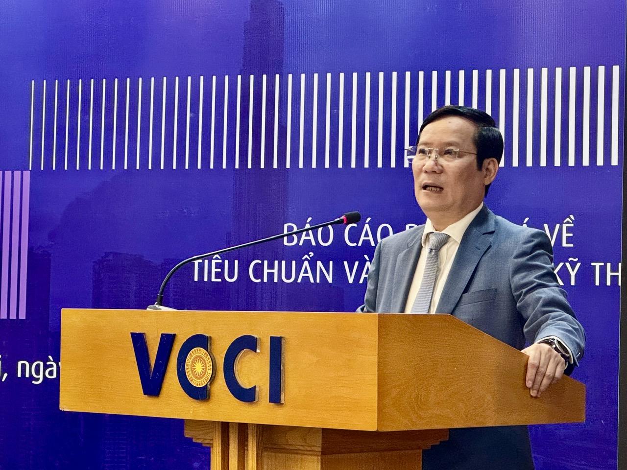 Ông Phạm Tấn Công - Chủ tịch VCCI phát biểu tại hội thảo. Ông Phạm Tấn Công - Chủ tịch VCCI phát biểu tại hội thảo.