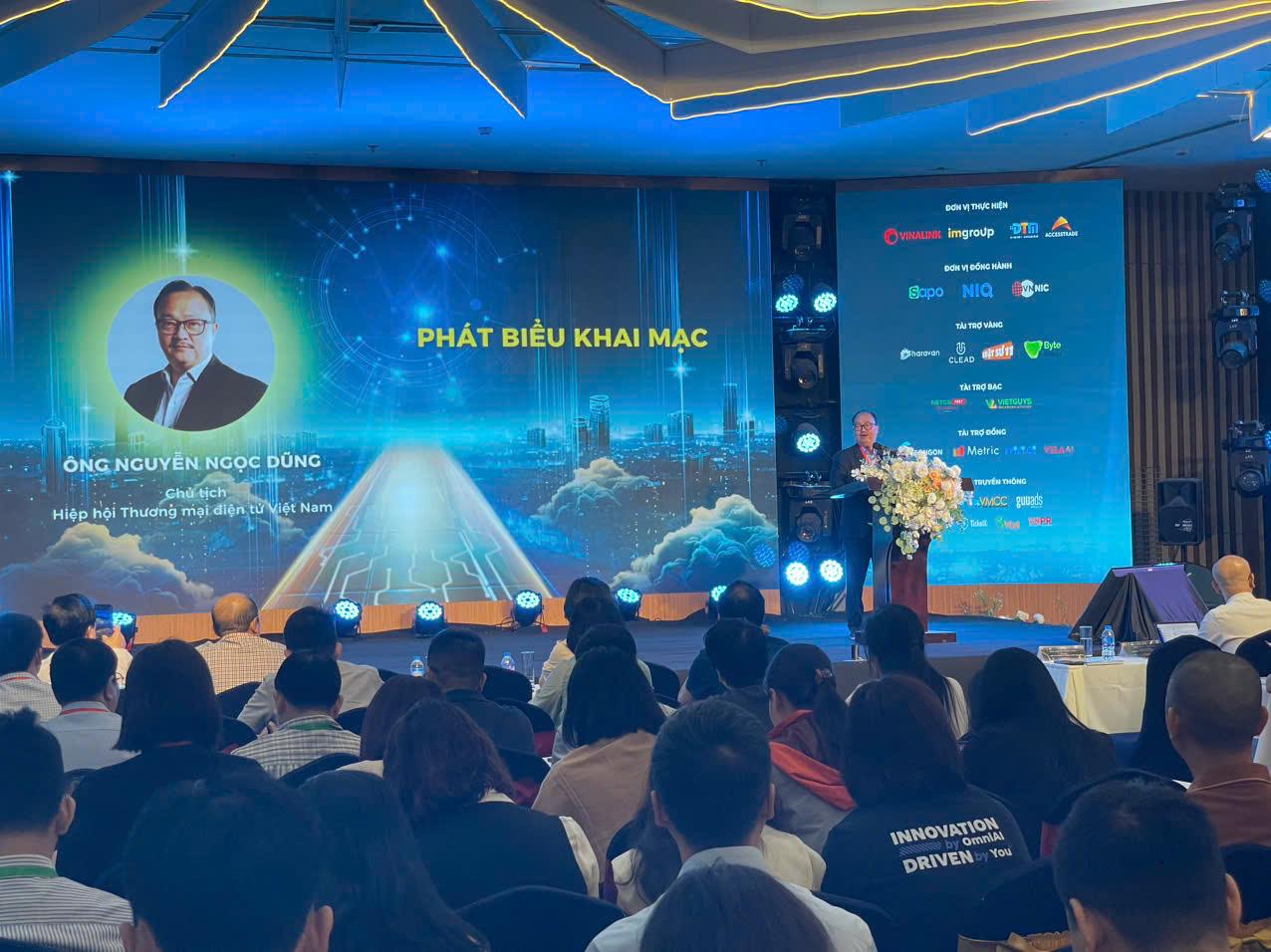Ông Nguyễn Ngọc Dũng - Chủ tịch Hiệp hội Thương mại điện tử phát biểu tại diễn đàn. Ông Nguyễn Ngọc Dũng - Chủ tịch Hiệp hội Thương mại điện tử phát biểu tại diễn đàn.