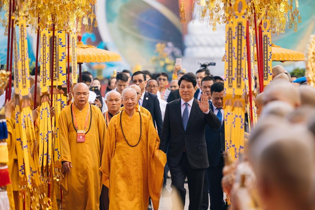Chủ tịch nước Lương Cường cùng Đại lão Hòa thượng Thích Trí Quảng - Pháp chủ GHPG Việt Nam đến dự đại lễ. Ảnh: BTC. Chủ tịch nước Lương Cường cùng Đại lão Hòa thượng Thích Trí Quảng - Pháp chủ GHPG Việt Nam đến dự đại lễ. Ảnh: BTC.