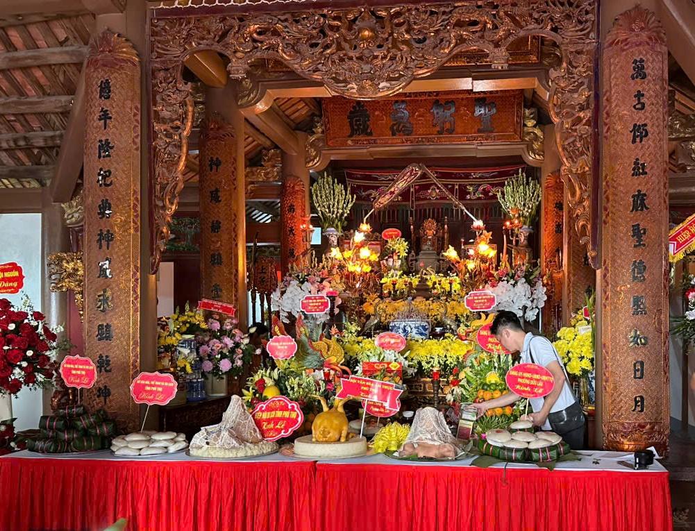 Đình Dữu Lâu – không gian văn hóa linh thiêng. Đình Dữu Lâu – không gian văn hóa linh thiêng.