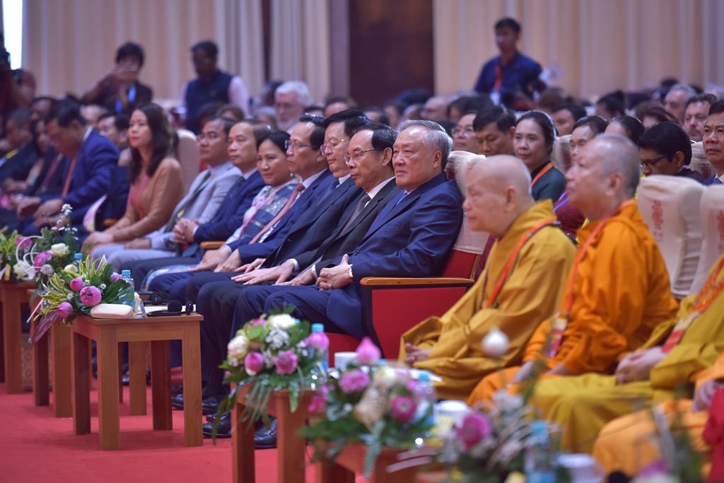 Lãnh đạo Đảng, Nhà nước tới dự buổi lễ Bế mạc Đại lễ Vesak 2025. Lãnh đạo Đảng, Nhà nước tới dự buổi lễ Bế mạc Đại lễ Vesak 2025.