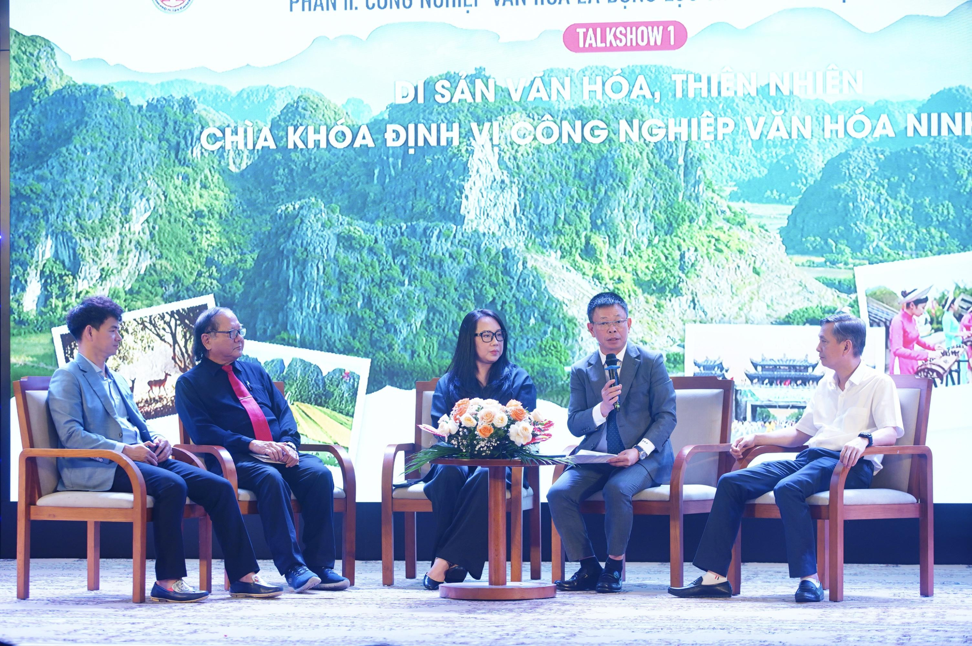Đưa du lịch Ninh Bình phát triển bền vững với công nghiệp văn hóa - ảnh 2 Đưa du lịch Ninh Bình phát triển bền vững với công nghiệp văn hóa - ảnh 2