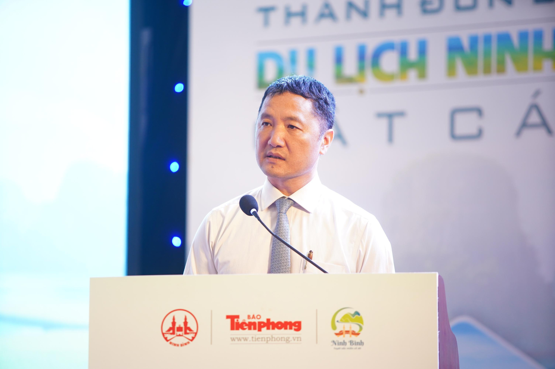 Ông Bùi Văn Mạnh - Giám đốc Sở Du lịch Ninh Bình phát biểu tại Hội thảo. Ông Bùi Văn Mạnh - Giám đốc Sở Du lịch Ninh Bình phát biểu tại Hội thảo.
