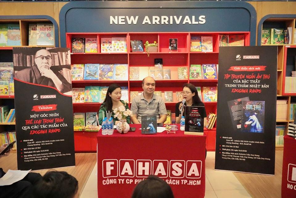 Các diễn giả thảo luận tại Talkshow. Các diễn giả thảo luận tại Talkshow.
