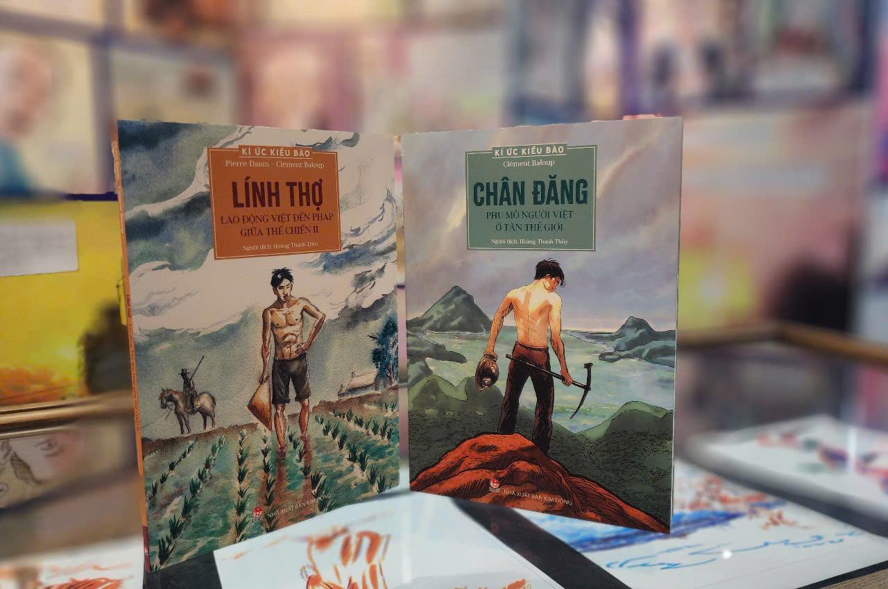 Hai cuốn sách: “Kí ức kiều bào: Lính thợ - Lao động Việt tại Pháp giữa Thế chiến II” và “Kí ức kiều bào: Chân đăng - Phu mỏ người Việt ở Tân Thế giới” của họa sĩ Clément Baloup. Hai cuốn sách: “Kí ức kiều bào: Lính thợ - Lao động Việt tại Pháp giữa Thế chiến II” và “Kí ức kiều bào: Chân đăng - Phu mỏ người Việt ở Tân Thế giới” của họa sĩ Clément Baloup.