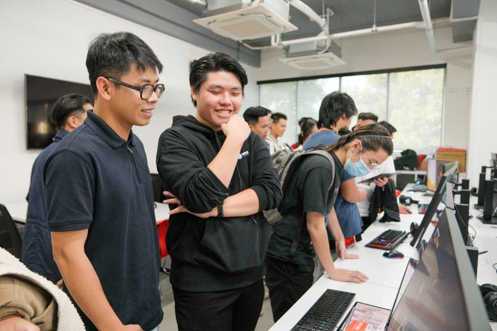 Sinh viên Khoa Khoa học Máy tính & Công nghệ tại BUV luôn được tạo điều kiện để kết nối sâu sắc với doanh nghiệp. Sinh viên Khoa Khoa học Máy tính & Công nghệ tại BUV luôn được tạo điều kiện để kết nối sâu sắc với doanh nghiệp.