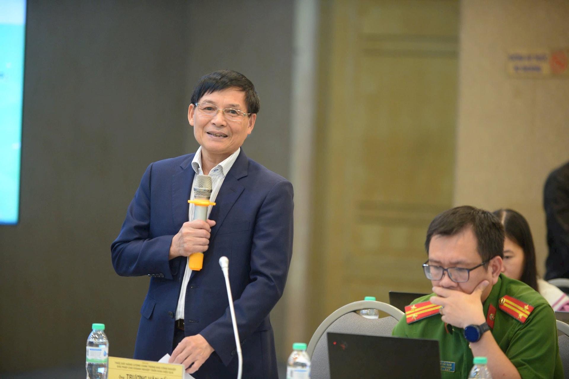 Ông Trương Văn Cẩm - Phó Chủ tịch kiêm Tổng thư ký Hiệp hội Dệt may Việt Nam phát biểu tại diễn đàn. Ông Trương Văn Cẩm - Phó Chủ tịch kiêm Tổng thư ký Hiệp hội Dệt may Việt Nam phát biểu tại diễn đàn.