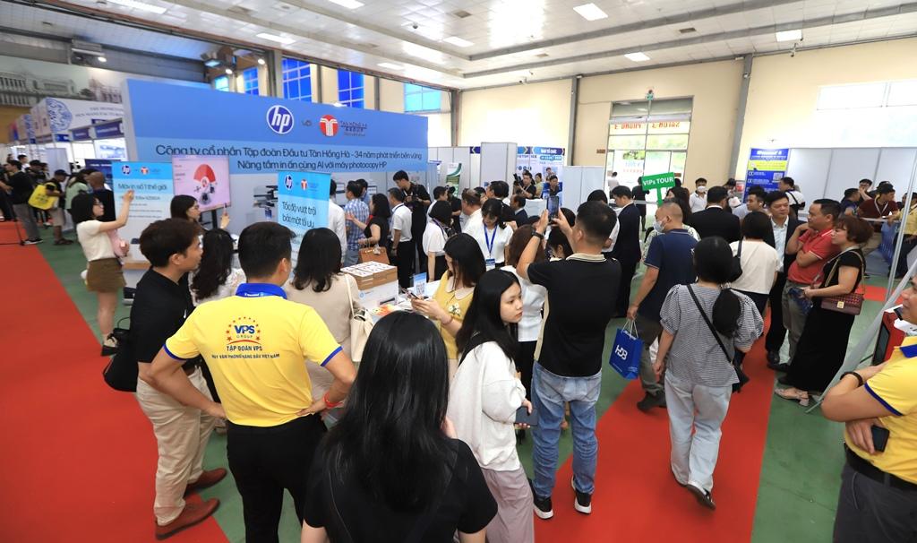 VietOffice 2025 thu hút sự quan tâm của doanh nghiệp, người tiêu dùng. VietOffice 2025 thu hút sự quan tâm của doanh nghiệp, người tiêu dùng.