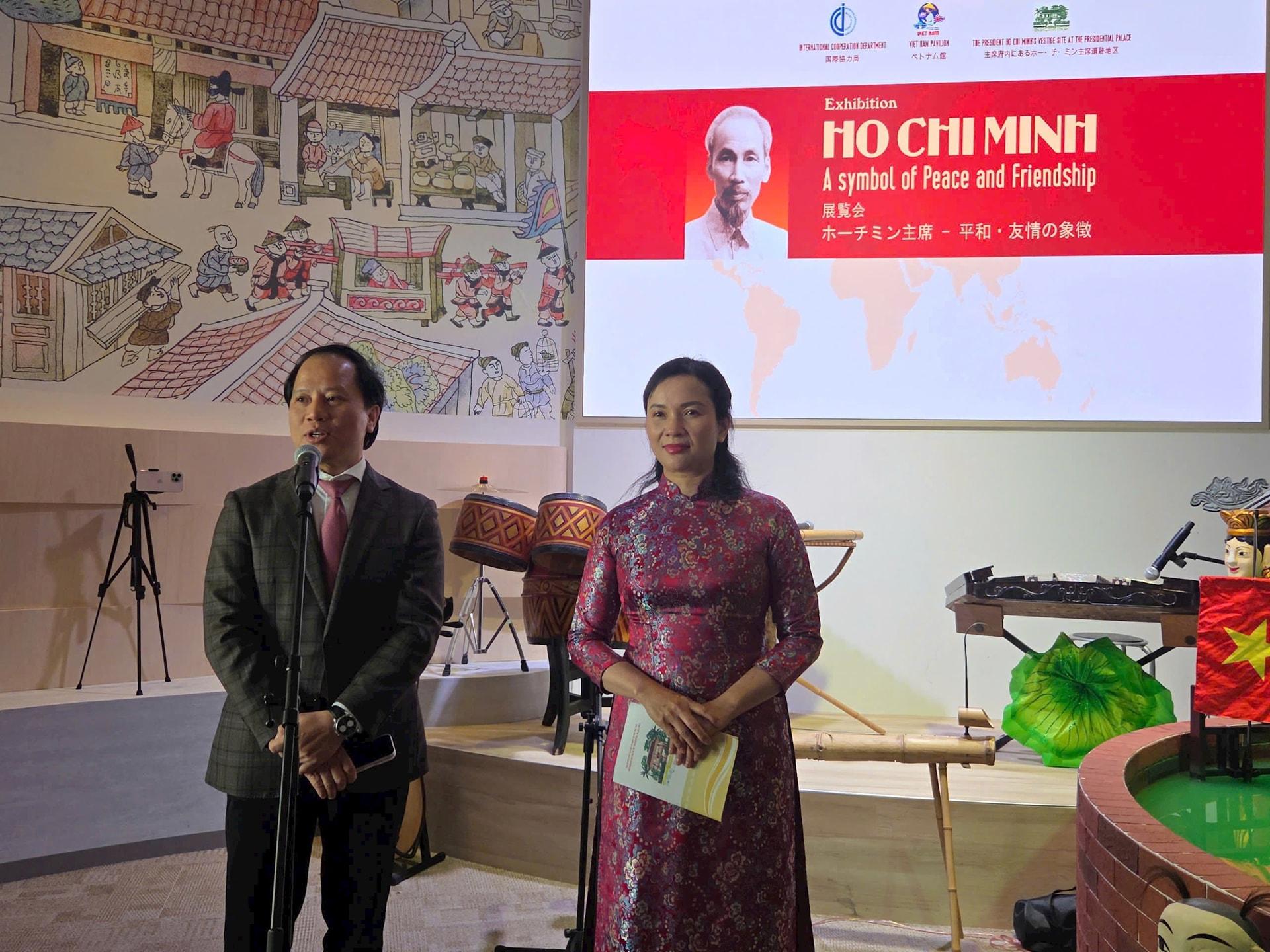 Ông Trần Nhất Hoàng phát biểu khai mạc triển lãm. Ông Trần Nhất Hoàng phát biểu khai mạc triển lãm.