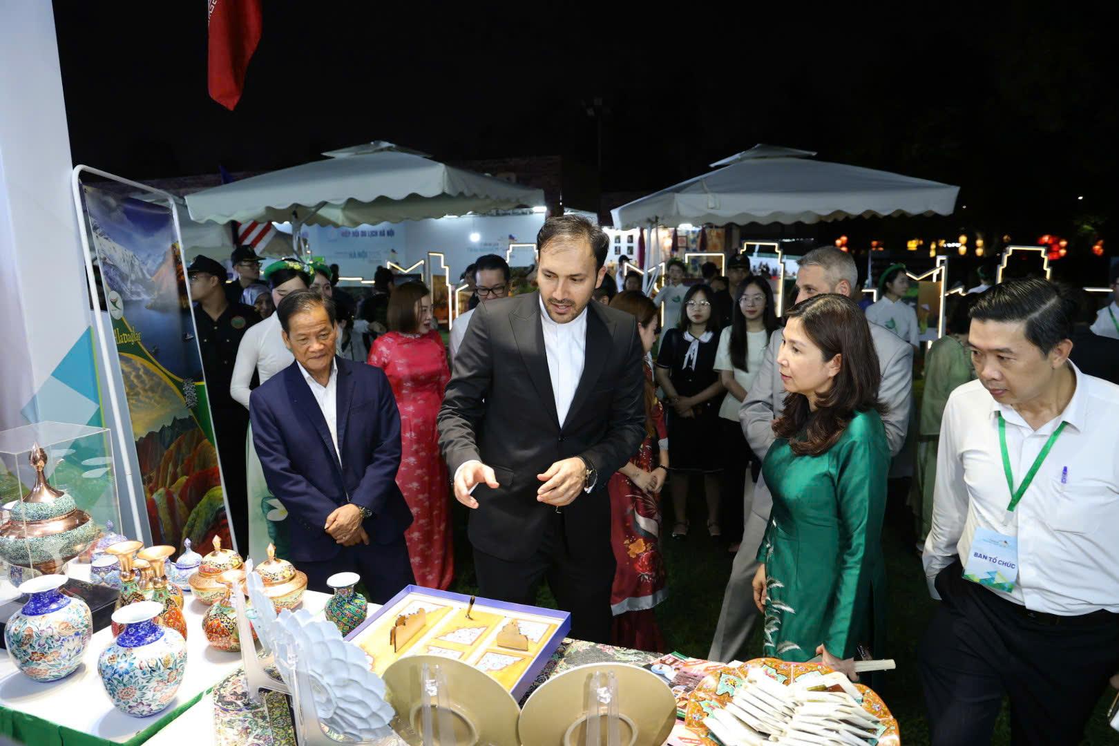 Lễ hội Du lịch Hà Nội 2025 với chủ đề 'Trải nghiệm Hà Nội' - ảnh 2 Lễ hội Du lịch Hà Nội 2025 với chủ đề 'Trải nghiệm Hà Nội' - ảnh 2